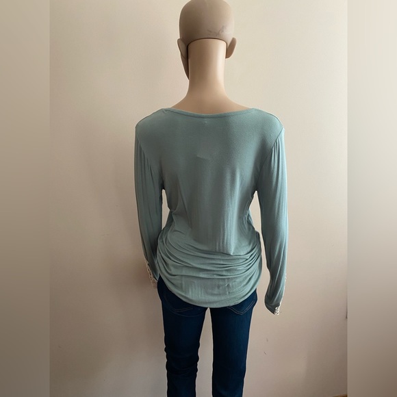 Vanity - Picture 3 of 3